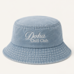 Bucket hat light jeans